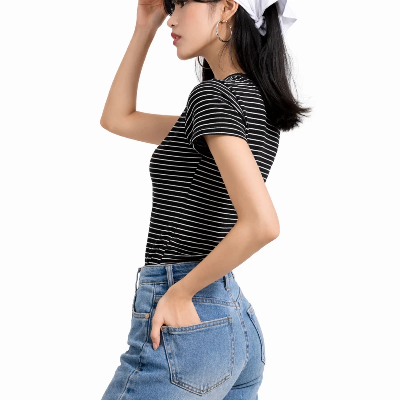 Kaos Wanita V-Neck Salur Hitam Casual Basic