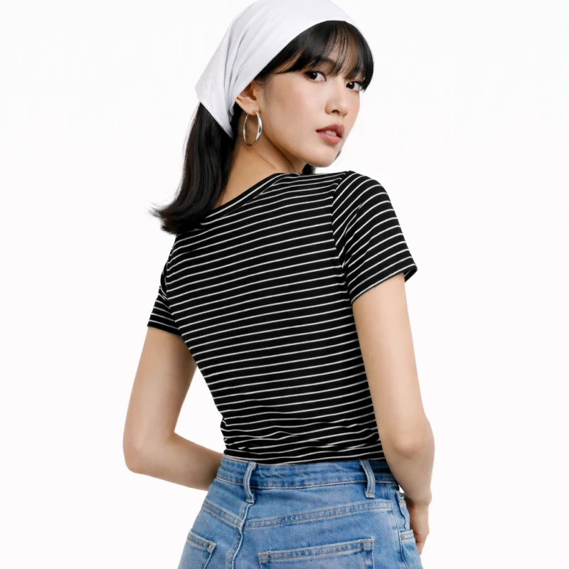 Kaos Wanita V-Neck Salur Hitam Casual Basic